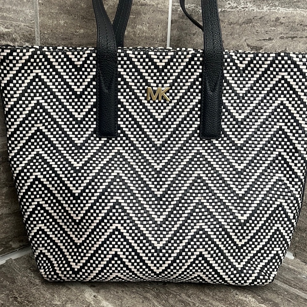 COPY - •Michael Kors Tote Bag Authentic• - Picture 3 of 11